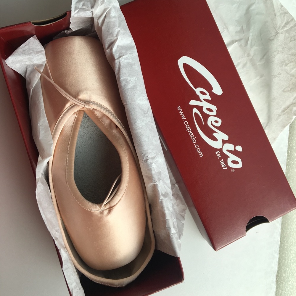 Capezio Aria Pointe Shoes Size 11.5 NWT